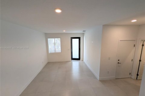 Снять в аренду таунхаус в Майами, Флорида 3 спальни, 169.45м2, № 2006363 - фото 22