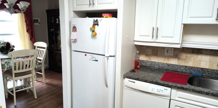 Condo in Coral Springs, Florida, 2 bedrooms № 1043095