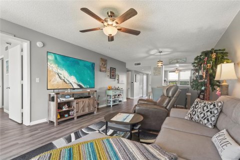 Condo in Bradenton, Florida, 2 bedrooms  № 1666860 - photo 14