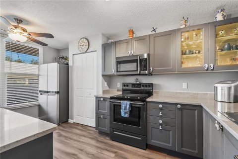Condo in Bradenton, Florida, 2 bedrooms  № 1666860 - photo 10