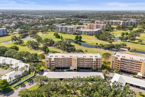 Condo in Bradenton, Florida, 2 bedrooms  № 1666860 - photo 1