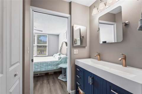 Condo in Bradenton, Florida, 2 bedrooms  № 1666860 - photo 19
