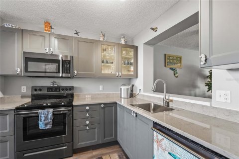 Condo in Bradenton, Florida, 2 bedrooms  № 1666860 - photo 11