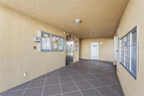 Condo in Bradenton, Florida, 2 bedrooms  № 1666860 - photo 30
