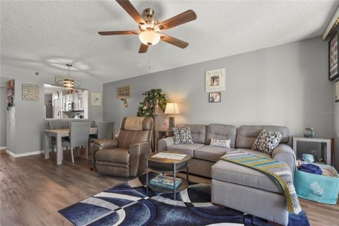 Condo in Bradenton, Florida, 2 bedrooms  № 1666860 - photo 15