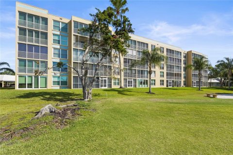 Condo in Bradenton, Florida, 2 bedrooms  № 1666860 - photo 27