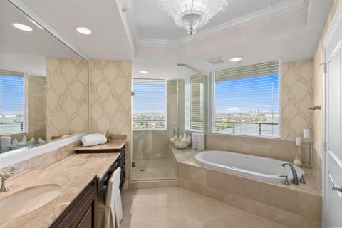 Condo in Riviera Beach, Florida, 3 bedrooms  № 2081908 - photo 19