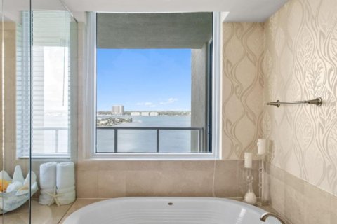 Condo in Riviera Beach, Florida, 3 bedrooms  № 2081908 - photo 21