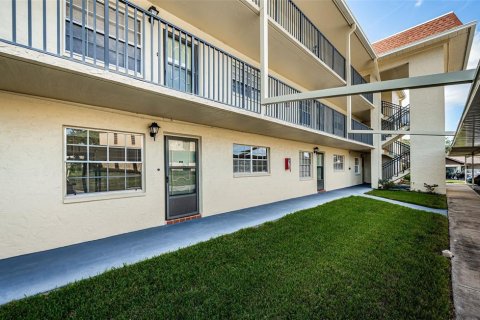 Condo in Dunedin, Florida, 2 bedrooms  № 1414081 - photo 4