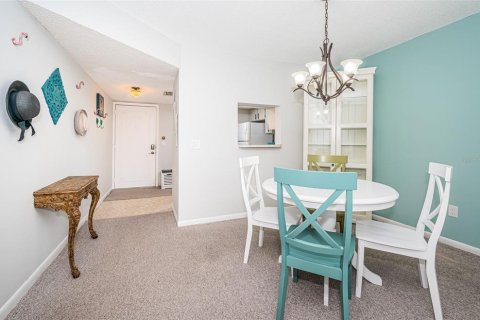 Condo in Dunedin, Florida, 2 bedrooms  № 1414081 - photo 13