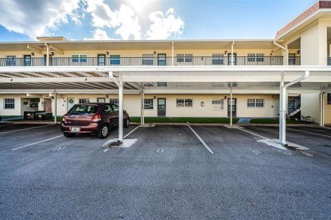Condo in Dunedin, Florida, 2 bedrooms  № 1414081 - photo 1