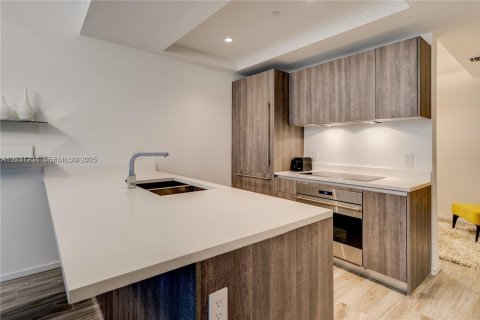 Copropriété à louer à Miami, Floride: 1 chambre, 81.85 m2 № 2154093 - photo 2
