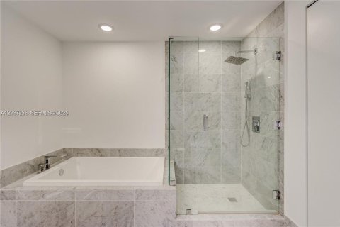 Copropriété à louer à Miami, Floride: 1 chambre, 81.85 m2 № 2154093 - photo 15