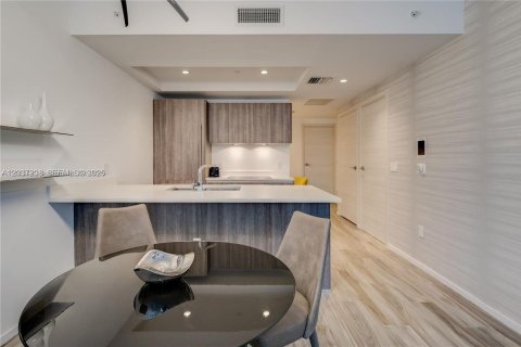 Copropriété à louer à Miami, Floride: 1 chambre, 81.85 m2 № 2154093 - photo 5