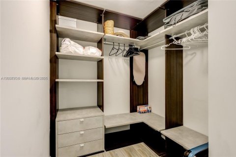 Copropriété à louer à Miami, Floride: 1 chambre, 81.85 m2 № 2154093 - photo 13