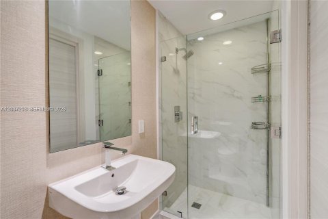 Copropriété à louer à Miami, Floride: 1 chambre, 81.85 m2 № 2154093 - photo 12