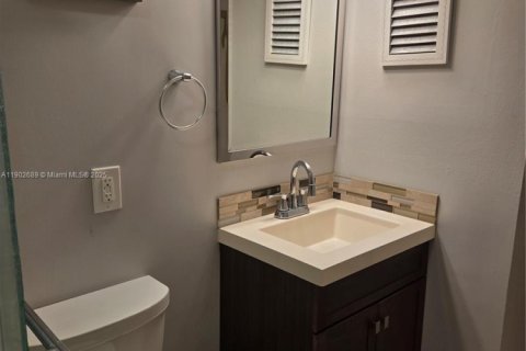 Condo in Oakland Park, Florida, 2 bedrooms  № 1953048 - photo 30