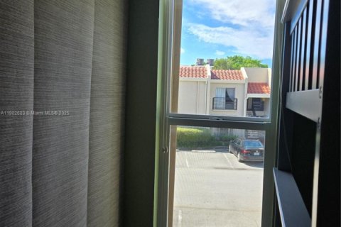 Condo in Oakland Park, Florida, 2 bedrooms  № 1953048 - photo 15