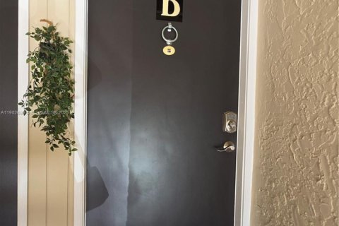 Condo in Oakland Park, Florida, 2 bedrooms  № 1953048 - photo 1