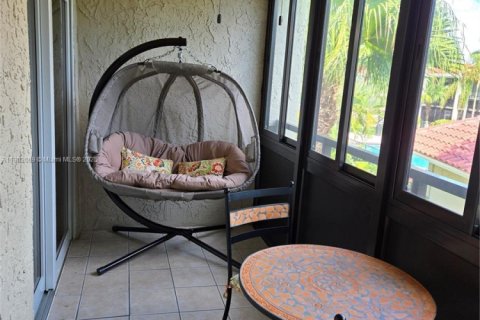 Condo in Oakland Park, Florida, 2 bedrooms  № 1953048 - photo 10
