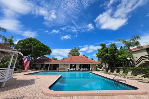 Condo in Oakland Park, Florida, 2 bedrooms  № 1953048 - photo 26