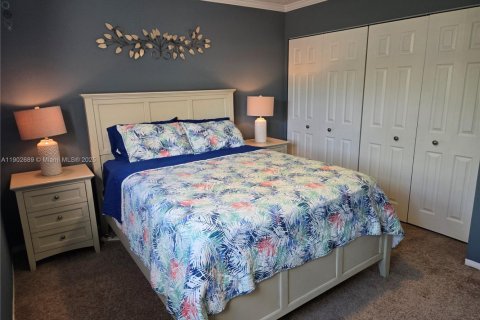 Condo in Oakland Park, Florida, 2 bedrooms  № 1953048 - photo 21