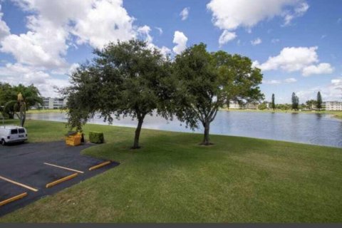 Condo in Boca Raton, Florida, 1 bedroom № 2246312 - photo 11