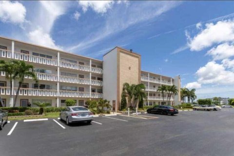 Condo in Boca Raton, Florida, 1 bedroom № 2246312 - photo 12