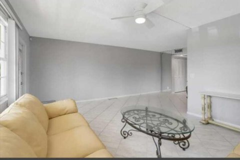 Condo in Boca Raton, Florida, 1 bedroom № 2246312 - photo 3