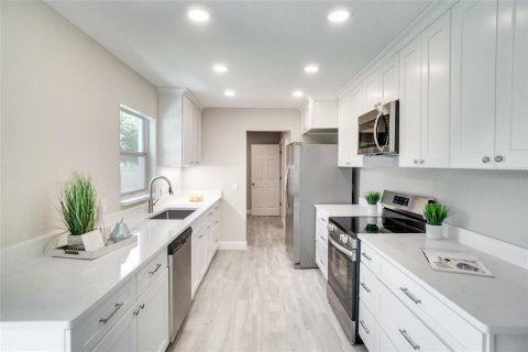 Casa en venta en Kissimmee, Florida, 4 dormitorios, 156.08 m2 № 1898482 - foto 13