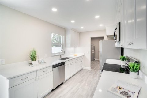 Casa en venta en Kissimmee, Florida, 4 dormitorios, 156.08 m2 № 1898482 - foto 15