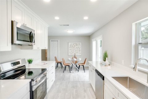Casa en venta en Kissimmee, Florida, 4 dormitorios, 156.08 m2 № 1898482 - foto 16