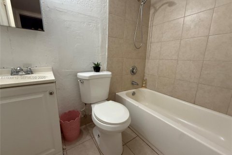 Снять в аренду квартиру в Майами, Флорида 2 спальни, 54.91м2, № 1989472 - фото 11