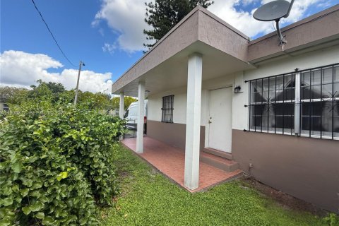 Снять в аренду квартиру в Майами, Флорида 2 спальни, 54.91м2, № 1989472 - фото 2