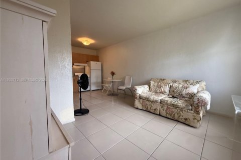 Снять в аренду квартиру в Майами, Флорида 2 спальни, 54.91м2, № 1989472 - фото 5