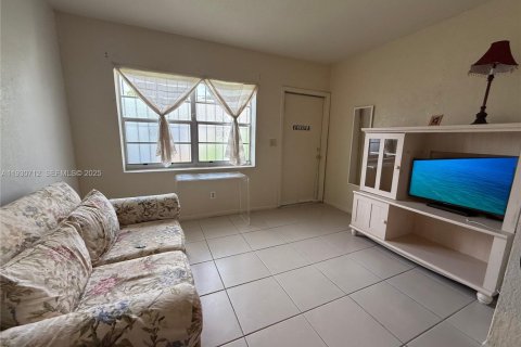 Снять в аренду квартиру в Майами, Флорида 2 спальни, 54.91м2, № 1989472 - фото 4