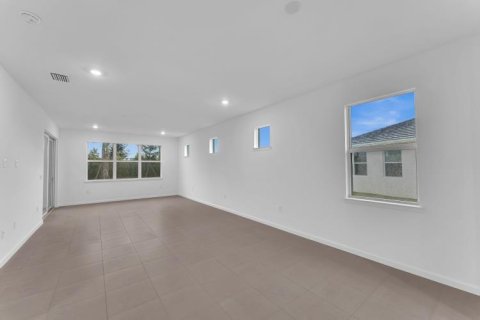 House in Vero Beach, Florida 3 bedrooms, 145.02 sq.m. № 2262476 - photo 13