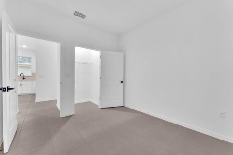 House in Vero Beach, Florida 3 bedrooms, 145.02 sq.m. № 2262476 - photo 17