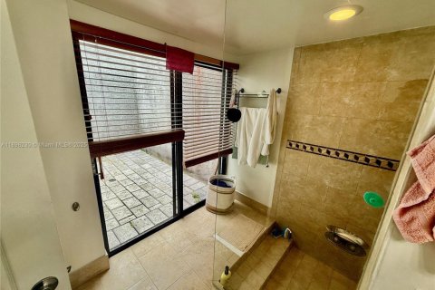 Снять в аренду квартиру в Майами, Флорида 1 спальня, 79.9м2, № 1949443 - фото 14