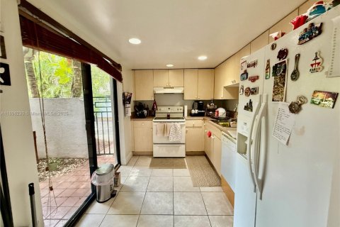 Снять в аренду квартиру в Майами, Флорида 1 спальня, 79.9м2, № 1949443 - фото 3