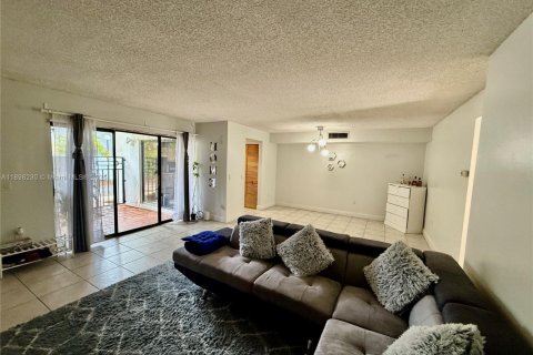 Снять в аренду квартиру в Майами, Флорида 1 спальня, 79.9м2, № 1949443 - фото 6