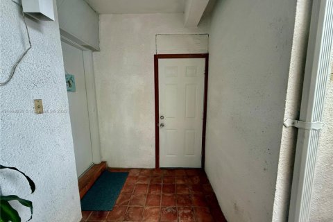 Снять в аренду квартиру в Майами, Флорида 1 спальня, 79.9м2, № 1949443 - фото 23