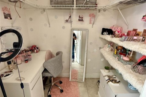 Снять в аренду квартиру в Майами, Флорида 1 спальня, 79.9м2, № 1949443 - фото 9