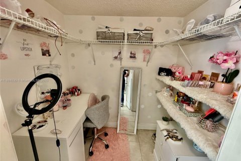 Снять в аренду квартиру в Майами, Флорида 1 спальня, 79.9м2, № 1949443 - фото 8