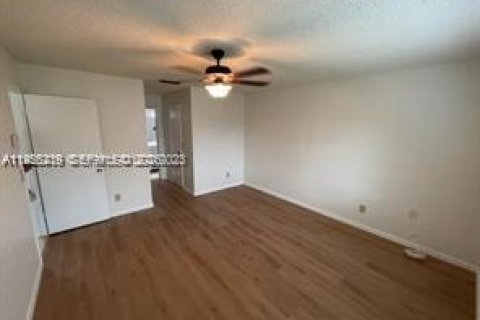 Снять в аренду виллу или дом в Мирамар, Флорида 4 спальни, 161.65м2, № 2011094 - фото 4