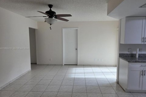 Снять в аренду виллу или дом в Мирамар, Флорида 4 спальни, 161.65м2, № 2011094 - фото 9