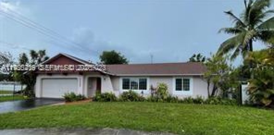 Дом в Мирамар, Флорида 4 спальни, 161.65м2 № 2011094