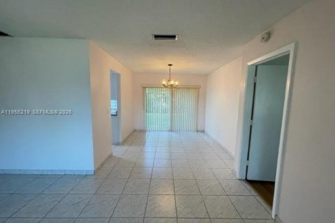 Снять в аренду виллу или дом в Мирамар, Флорида 4 спальни, 161.65м2, № 2011094 - фото 14