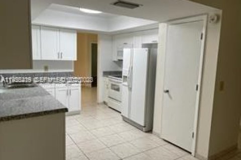 Снять в аренду виллу или дом в Мирамар, Флорида 4 спальни, 161.65м2, № 2011094 - фото 8