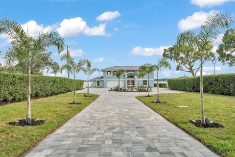 House in Lakeland, Florida 5 bedrooms, 336.31 sq.m. № 1755541 - photo 6
